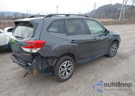 2021 Subaru Forester Premium z USA, uszkodzony, nr VIN JF2SKAJC3MH594481